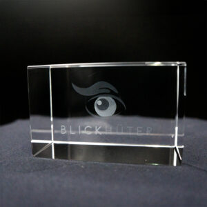 Produktbild Glasquader Querformat Frontal, Motiv Blickhüter-Logo