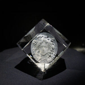 Produktbild Glaswürfel, Motiv Medusa, frontal, ohne Leuchtsockel